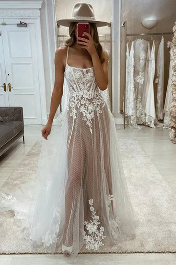 Vestido de novia de tul con tirantes de encaje y espalda abierta